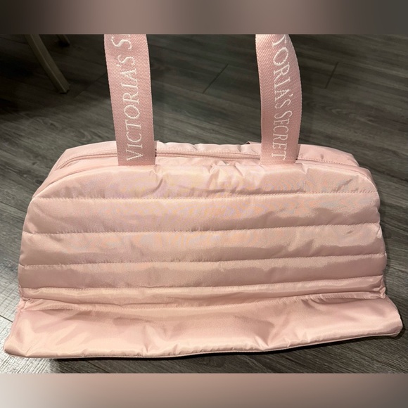 Victoria’s Secret Blush Pink Quilted Duffle Bag - Picture 2 of 4